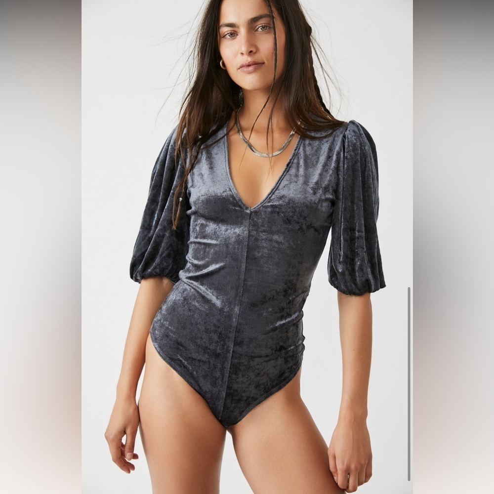 Free People intimately don’t you wish bodysuit puff sleeve crushed velvet sz XS